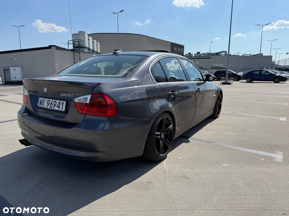 BMW Seria 3 325i - 3