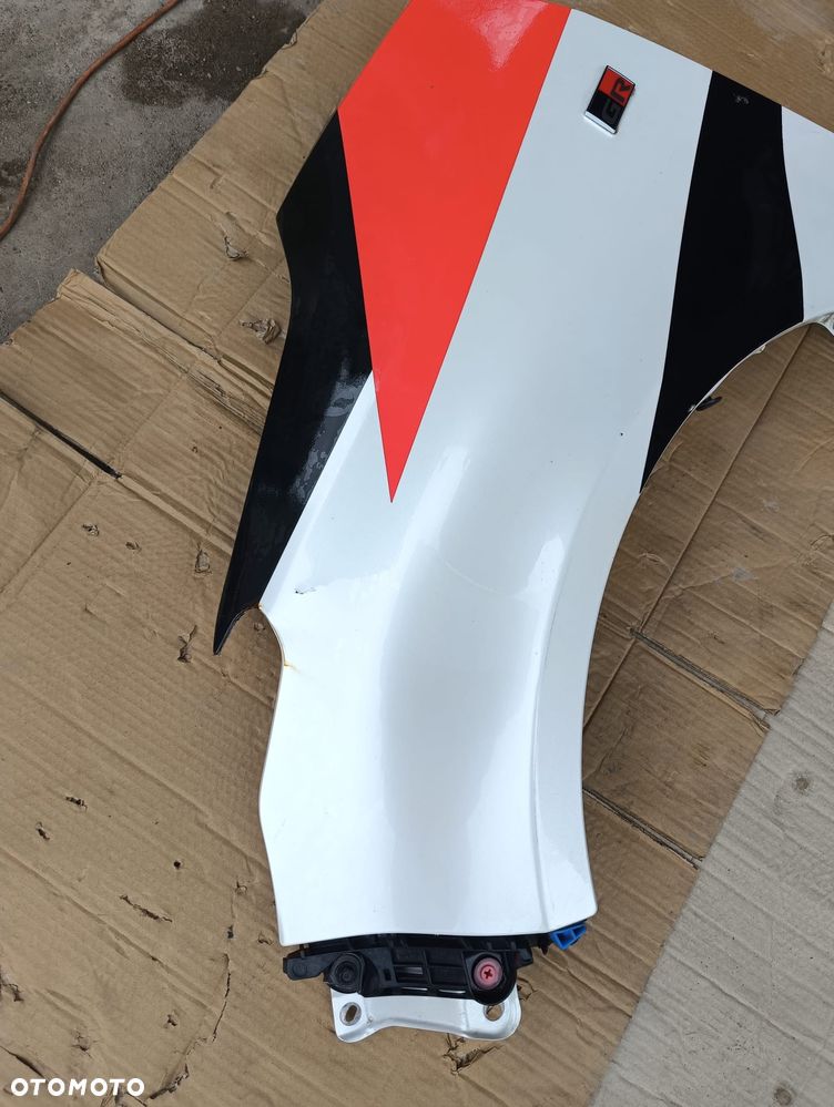 BŁOTNIK LEWY PRZÓD TOYOTA YARIS 4 GR. - 2