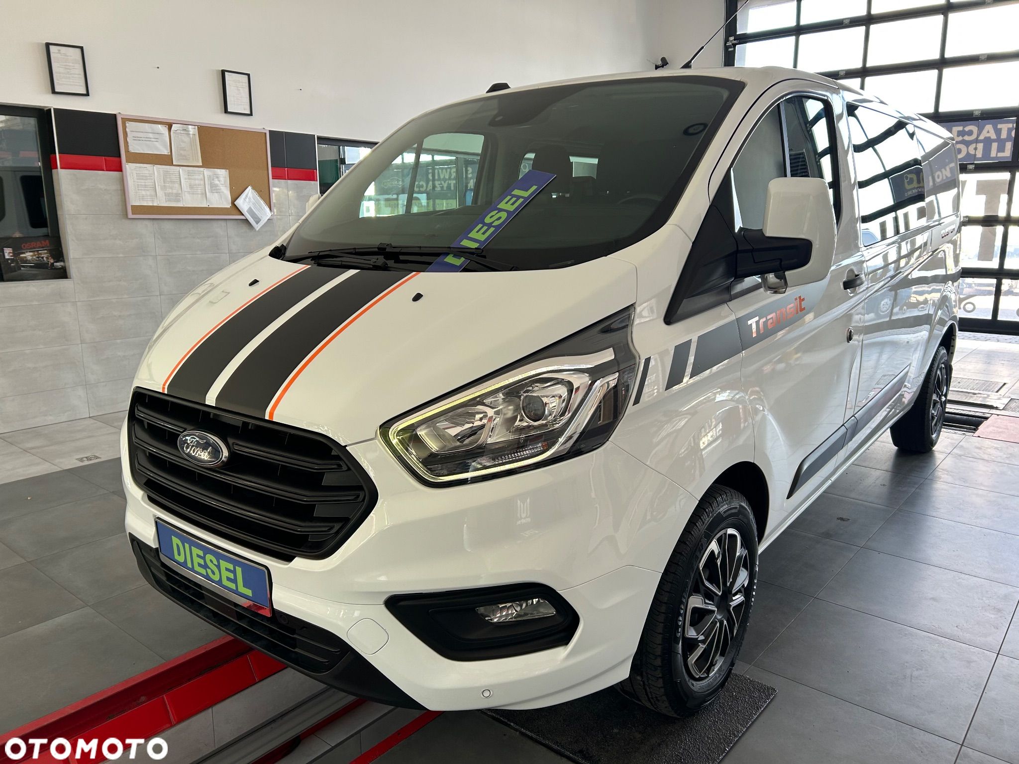 Ford Transit Custom 320 L1H2 VA Trend Nugget - 1