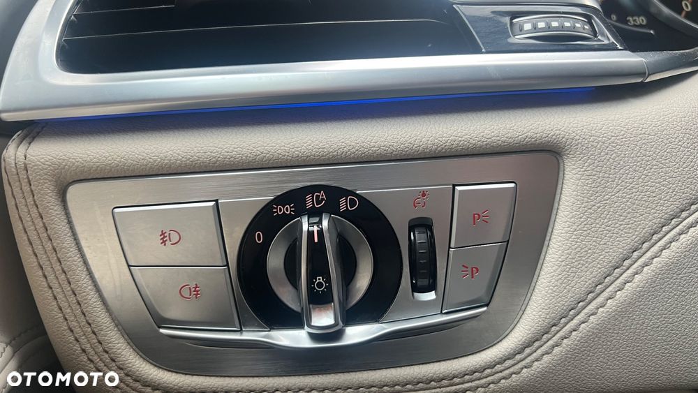 BMW Seria 7 740d xDrive - 15