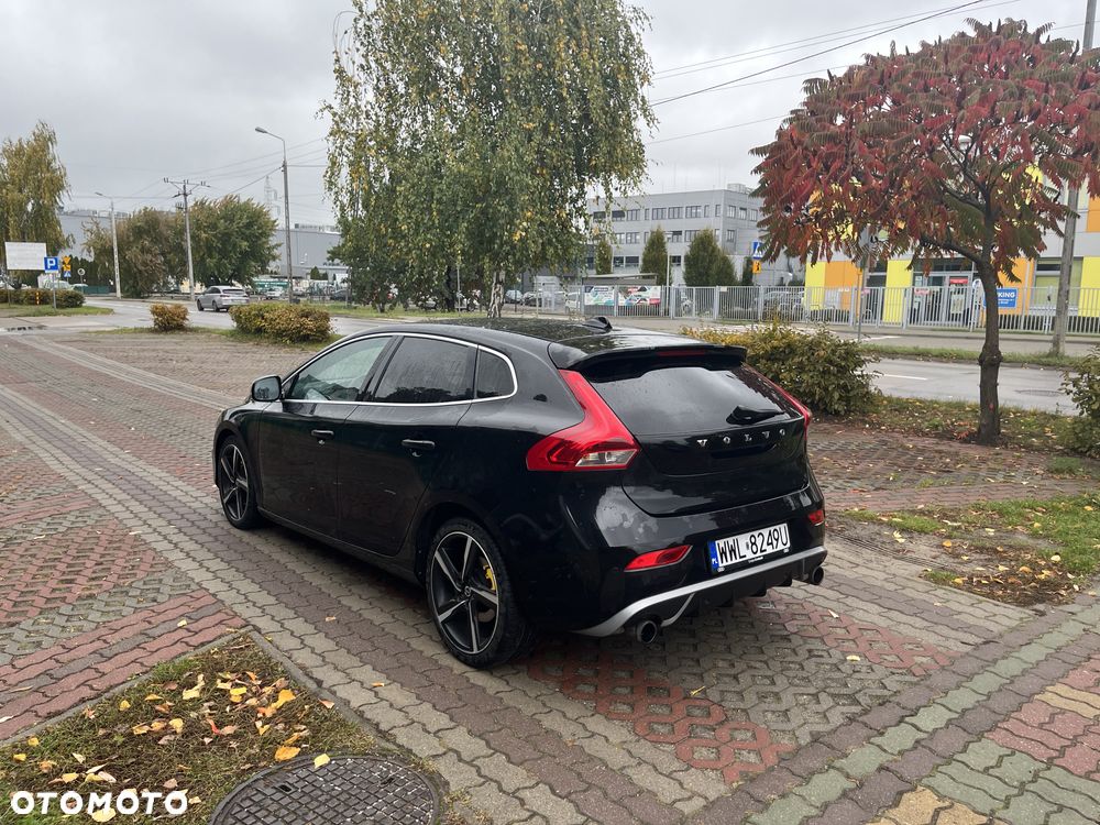 Volvo V40 T3 R-Design - 3