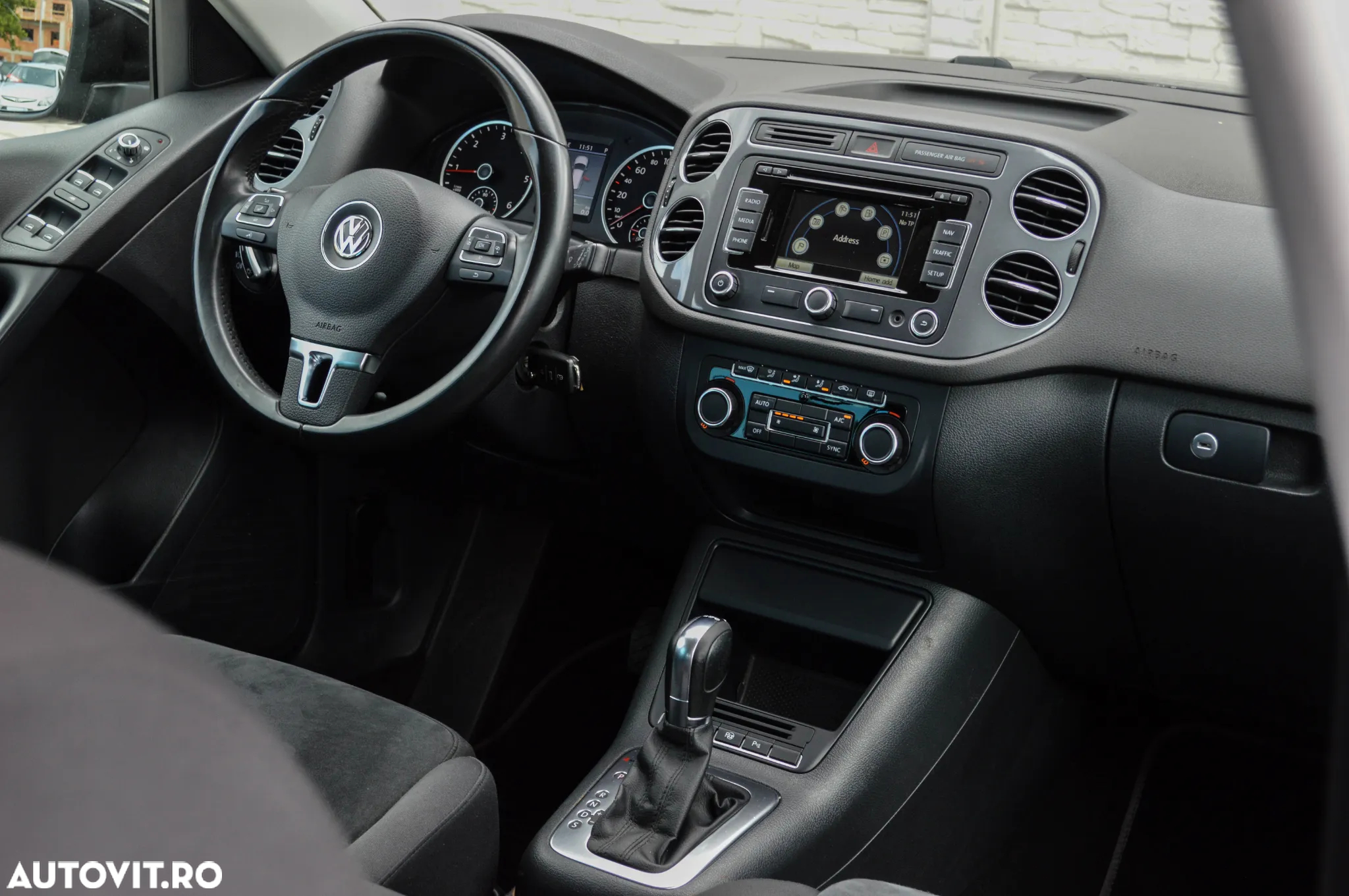 Volkswagen Tiguan 2.0 TDI DPF 4Motion BlueMotion Technology DSG Lounge Sport & Style - 31
