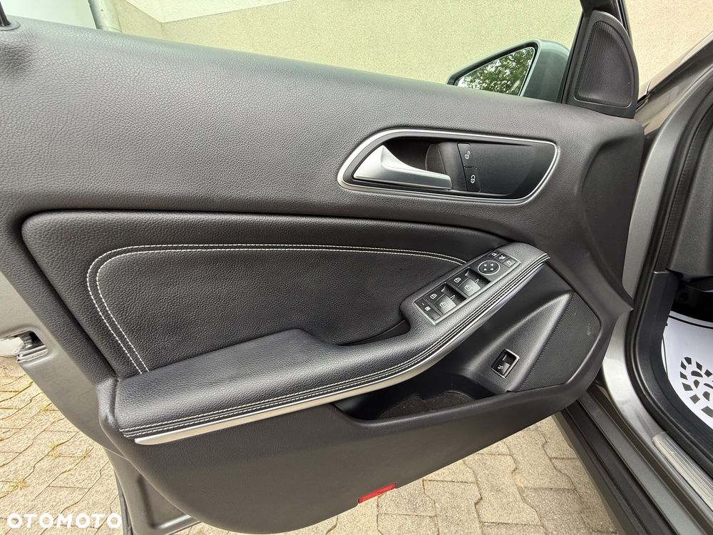 Mercedes-Benz GLA 180 7G-DCT Peak Edition - 25