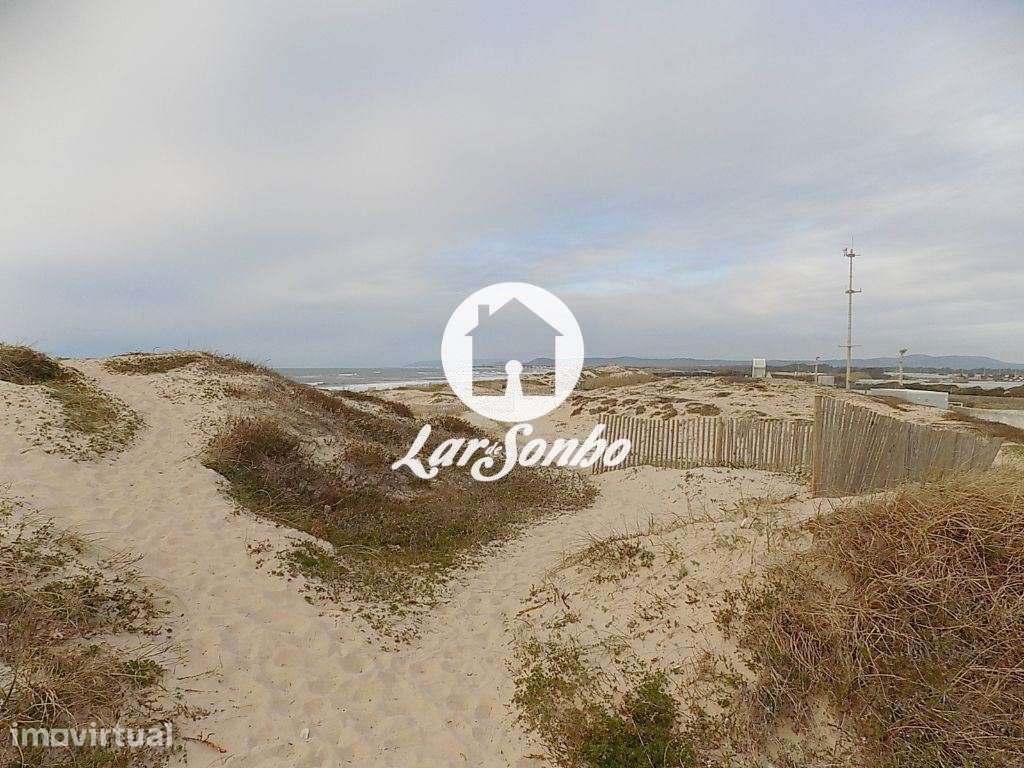 Terreno p/ construção de moradia c/ 301m2 na 1ª Linha de mar na Pov...