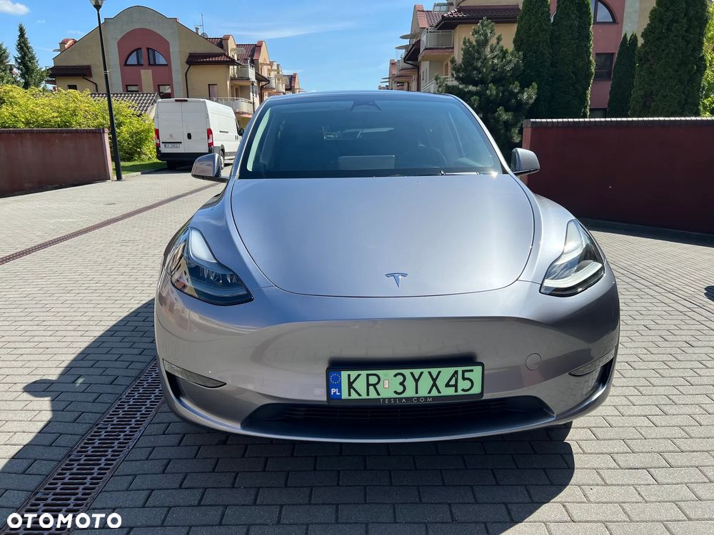Tesla Model Y - 4