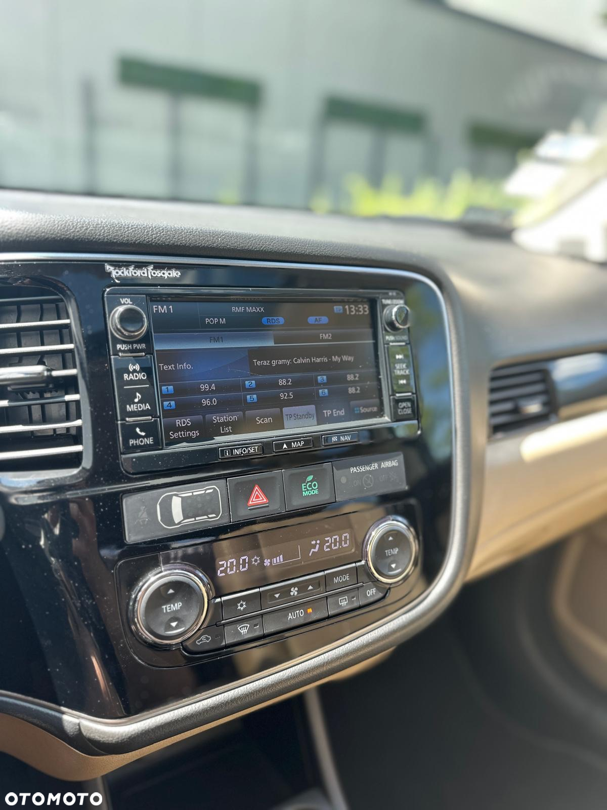 Mitsubishi Outlander 2.0 Intense + Navi 4WD CVT - 24