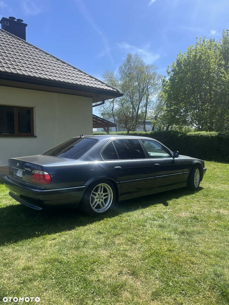 BMW Seria 7 740iL - 1