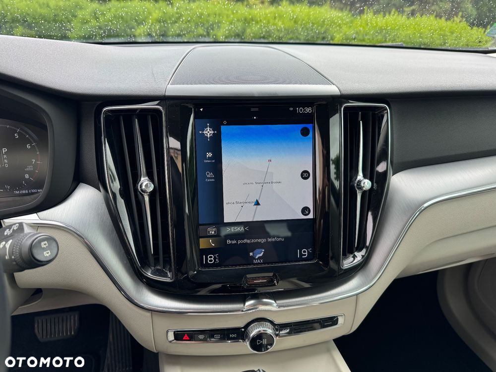 Volvo XC 60 T4 Momentum Pro - 19