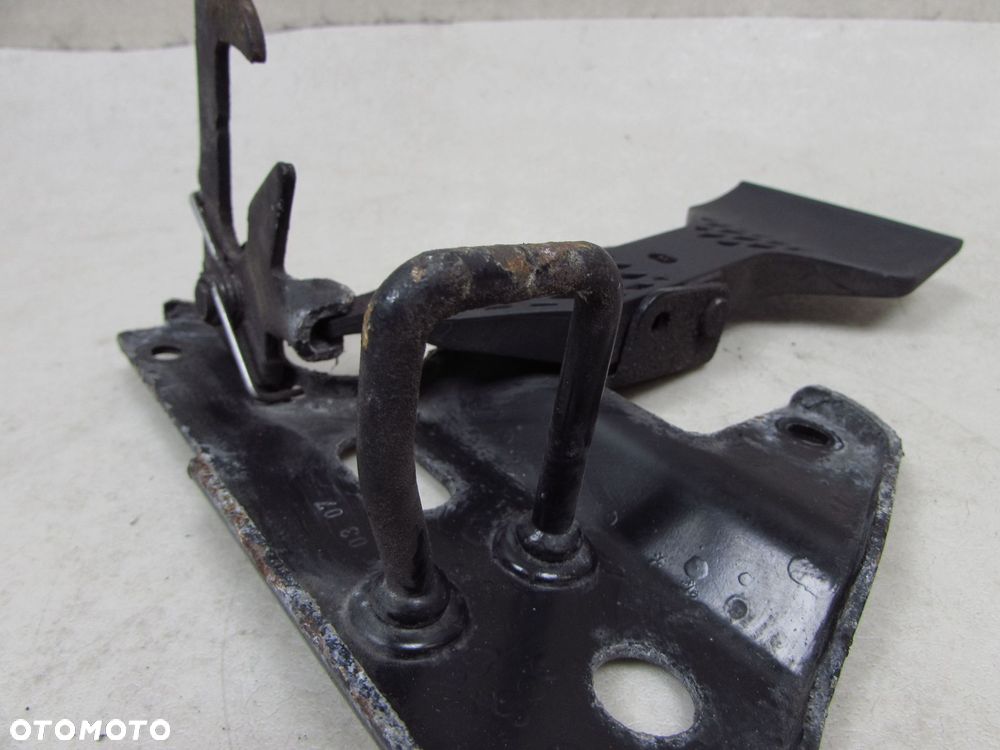 AUDI A4 B7 04-08 ZAMERK RYGIEL MASKI 8E0823480F - 5