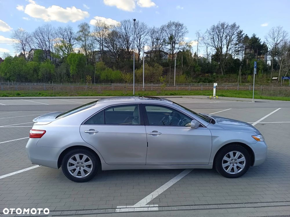 Toyota Camry - 7
