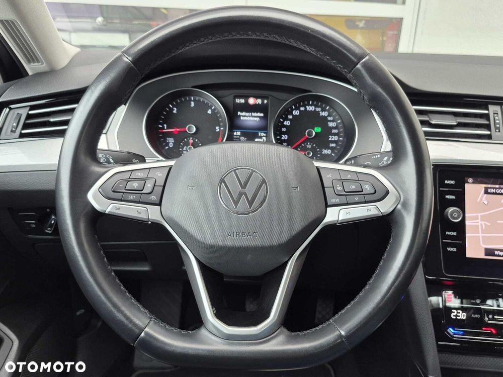Volkswagen Passat - 8