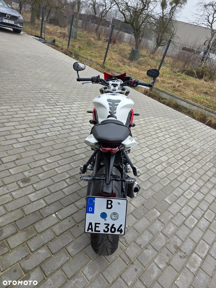 Triumph Street Triple - 17