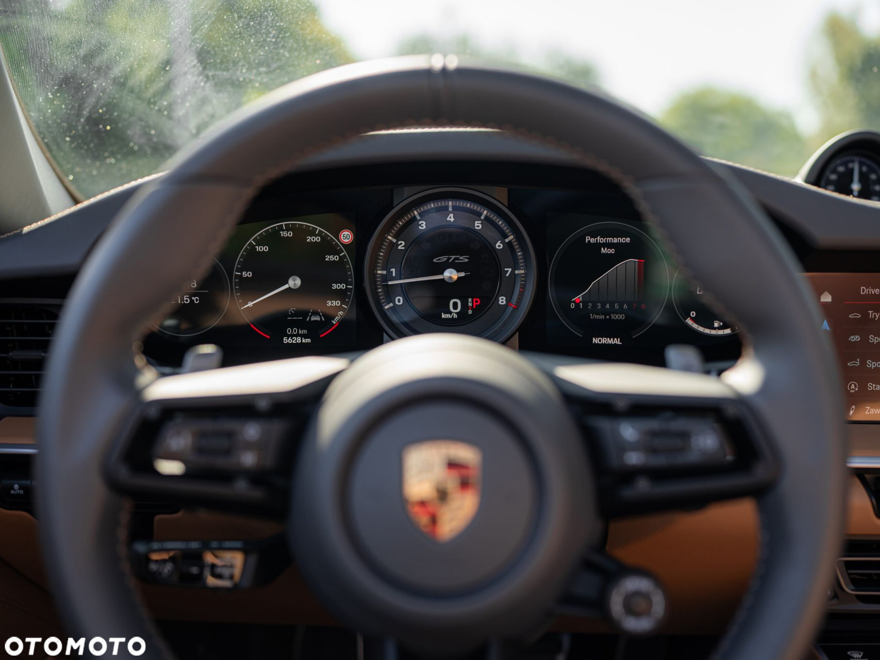 Porsche 911 Carrera GTS Cabrio - 24