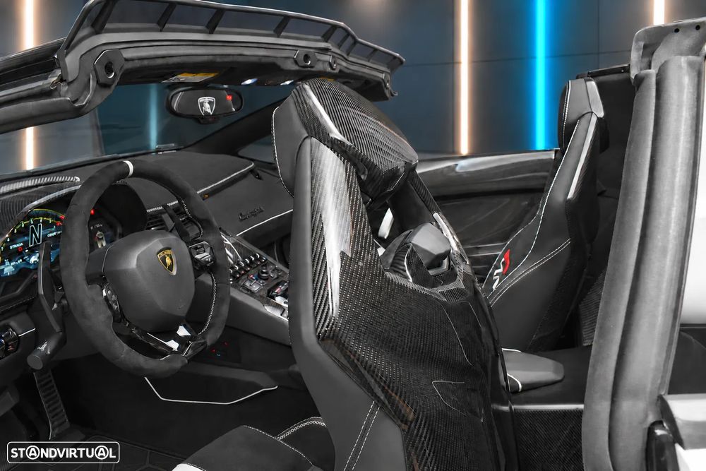 Lamborghini Aventador - 19