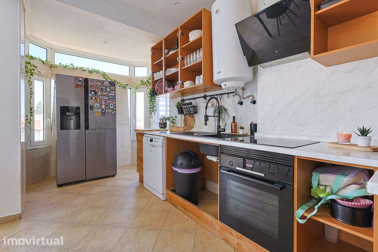 T3 Transformado em T2 | Parcialmente Remodelado | Excelente Localizaçã - Grande imagem: 2/27