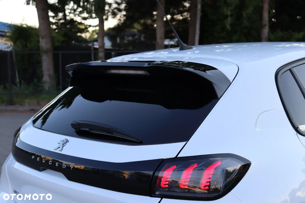 Peugeot 208 1.2 PureTech Allure S&S EAT8 - 11