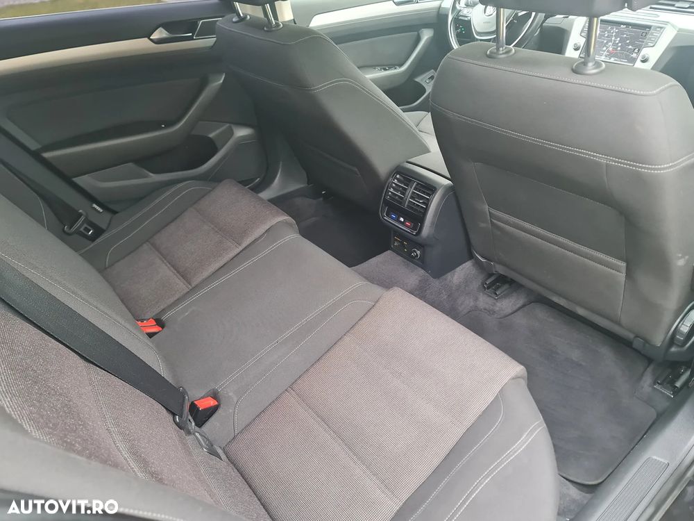 Volkswagen Passat 2.0 TDI DSG (BlueMotion Technology) Comfortline - 23