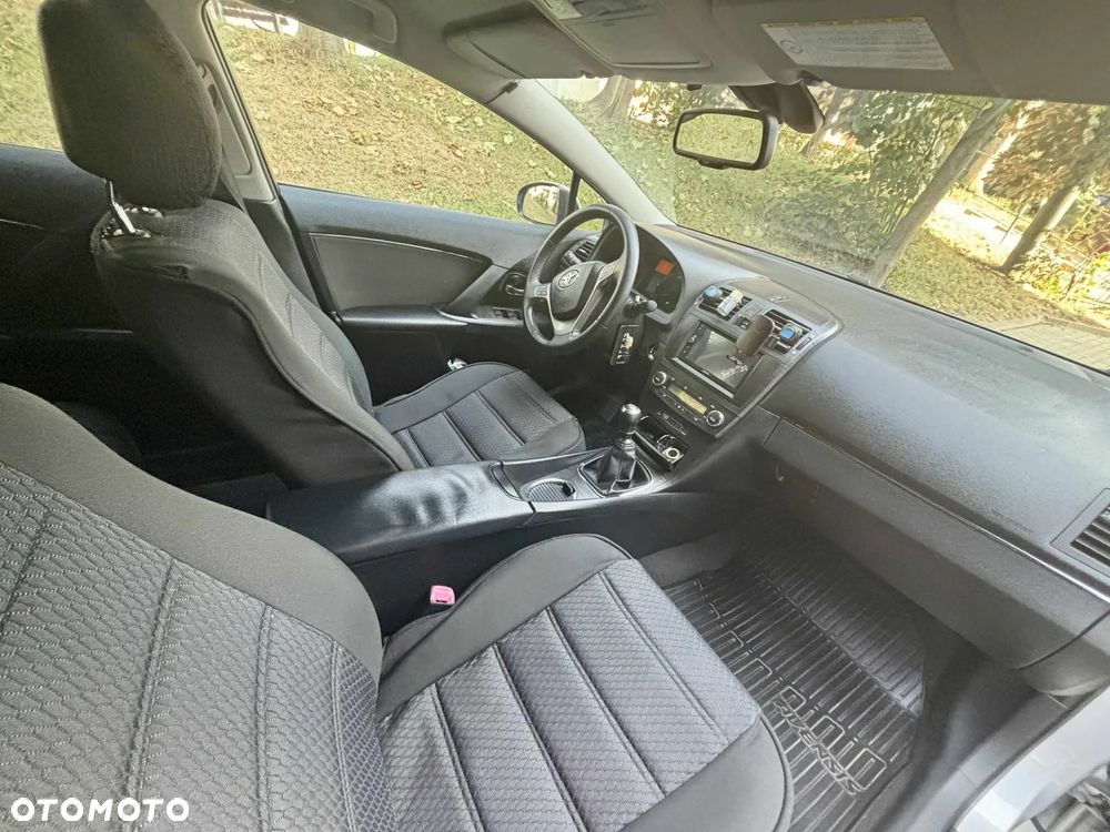 Toyota Avensis 2.0 Sol - 8