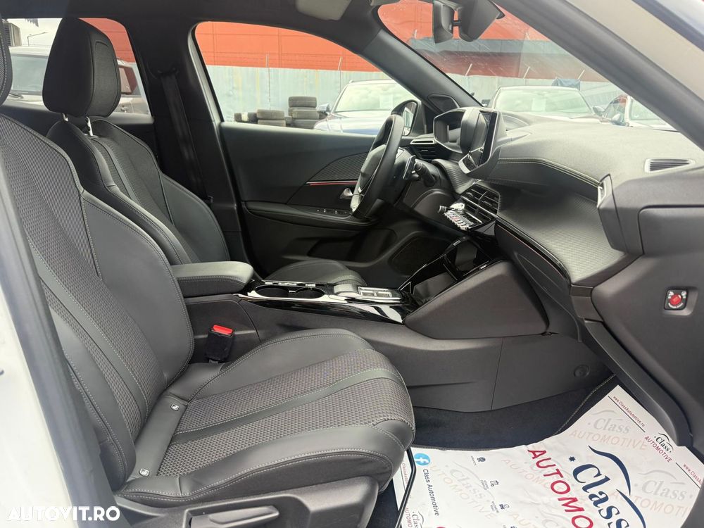 Peugeot 2008 1.2 L PureTech STT EAT8 GT Line - 28