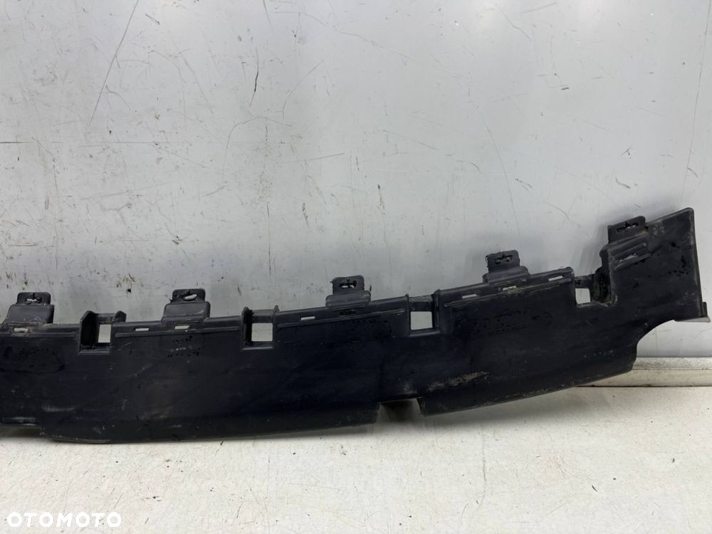 Ślizg Seat Leon III 5f KOMBI 12-16r. tylne środkowe GÓRNE mocowanie wspornik uchwyt zderzaka - 2