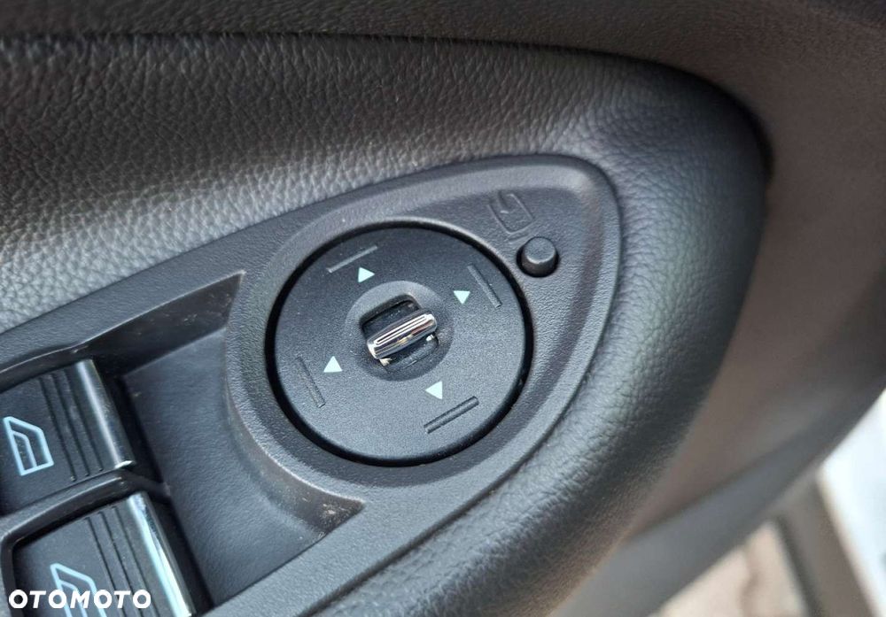 Ford Kuga - 24