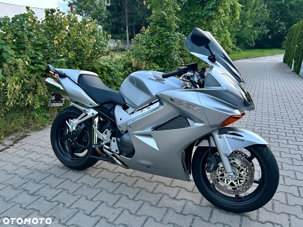 Honda VFR - 4
