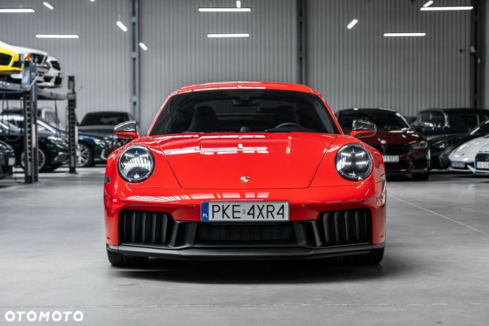Porsche 911 Carrera 4 GTS PDK - 4