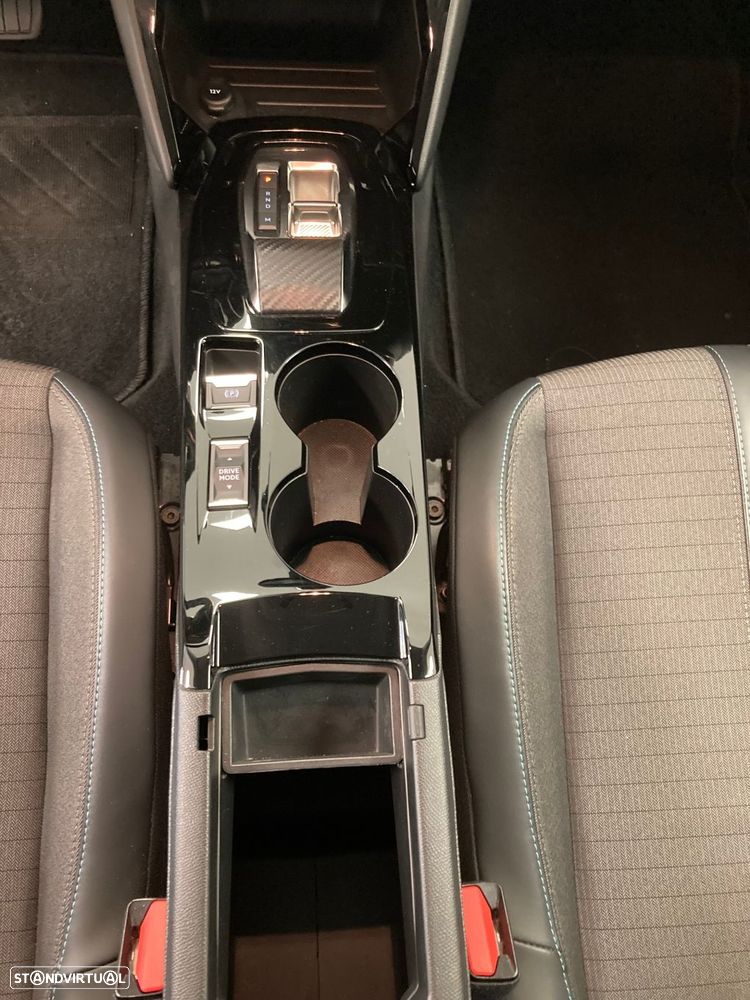 Peugeot 208 1.2 PureTech Allure EAT8 - 38