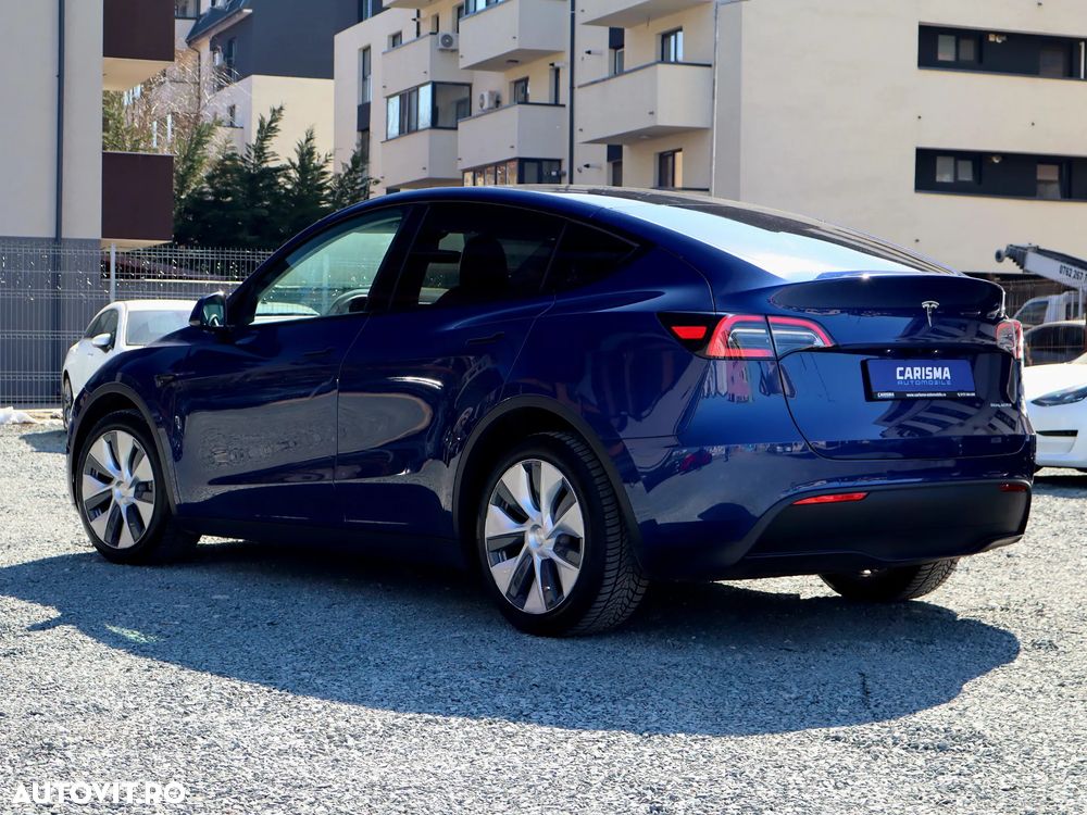 Tesla Model Y - 7