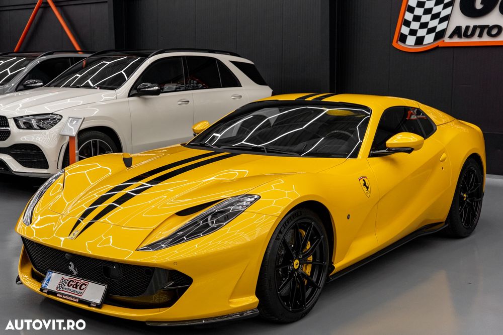 Ferrari 812 - 24