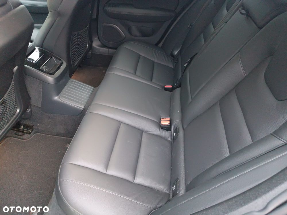 Volvo V60 T8 AWD Plug-In Hybrid Plus Dark - 19