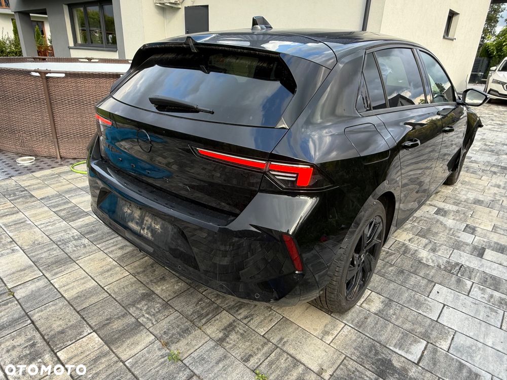 Opel Astra 1.2 T GS Line S&S - 4