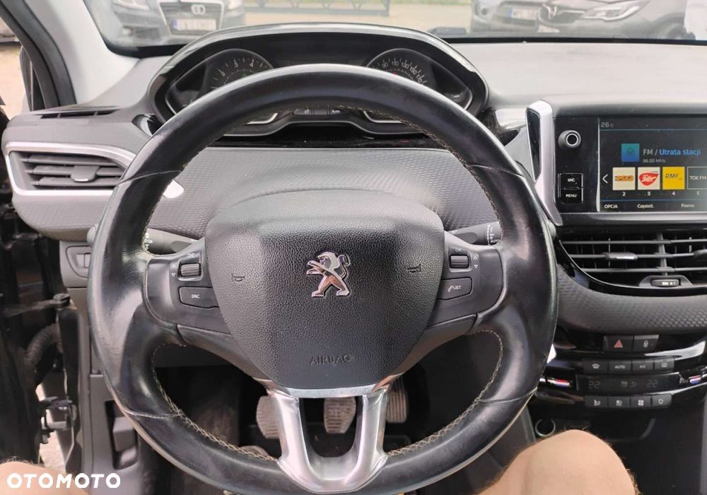 Peugeot 208 - 12