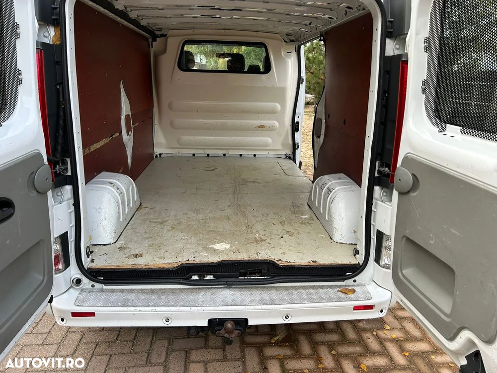 Renault Trafic Combi 2.0 L2H1 4 - 18
