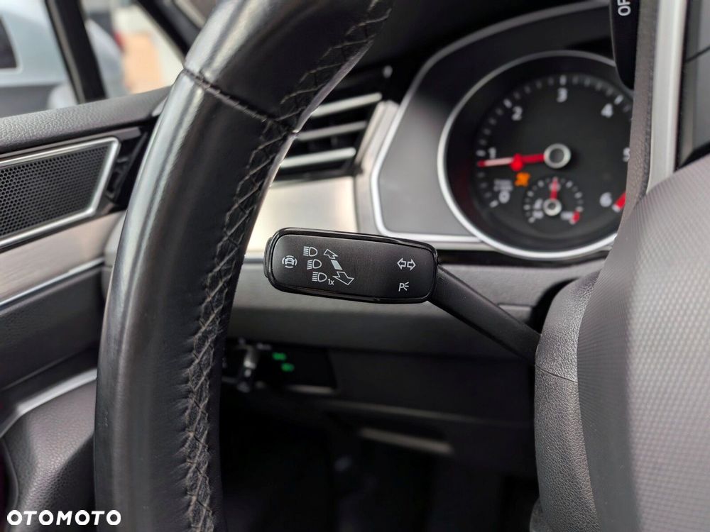 Volkswagen Passat 2.0 TDI Elegance DSG - 20
