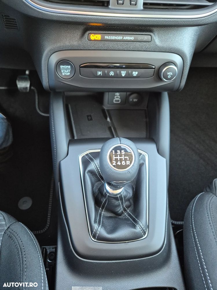 Ford Focus 1.0 EcoBoost 6MT MHEV Titanium X - 28