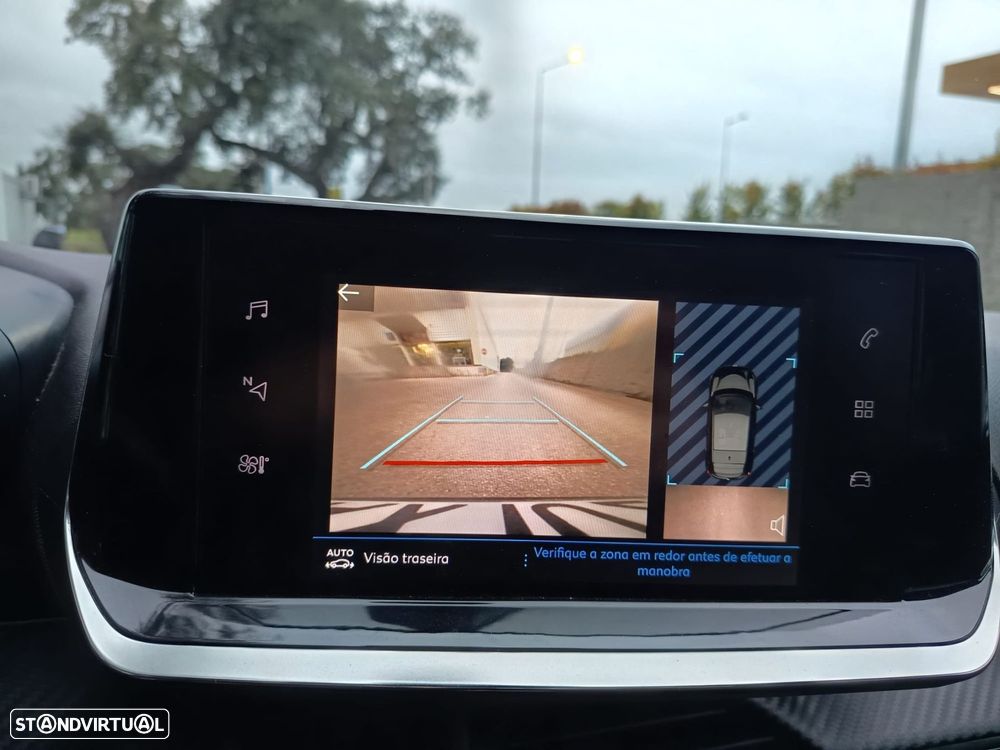 Peugeot 208 1.2 Hybrid Allure e-DCS6 - 19