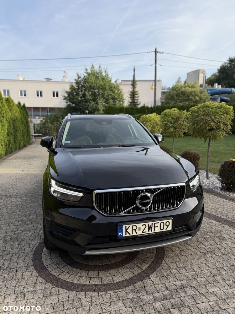Volvo XC 40 B4 B AWD Momentum - 2