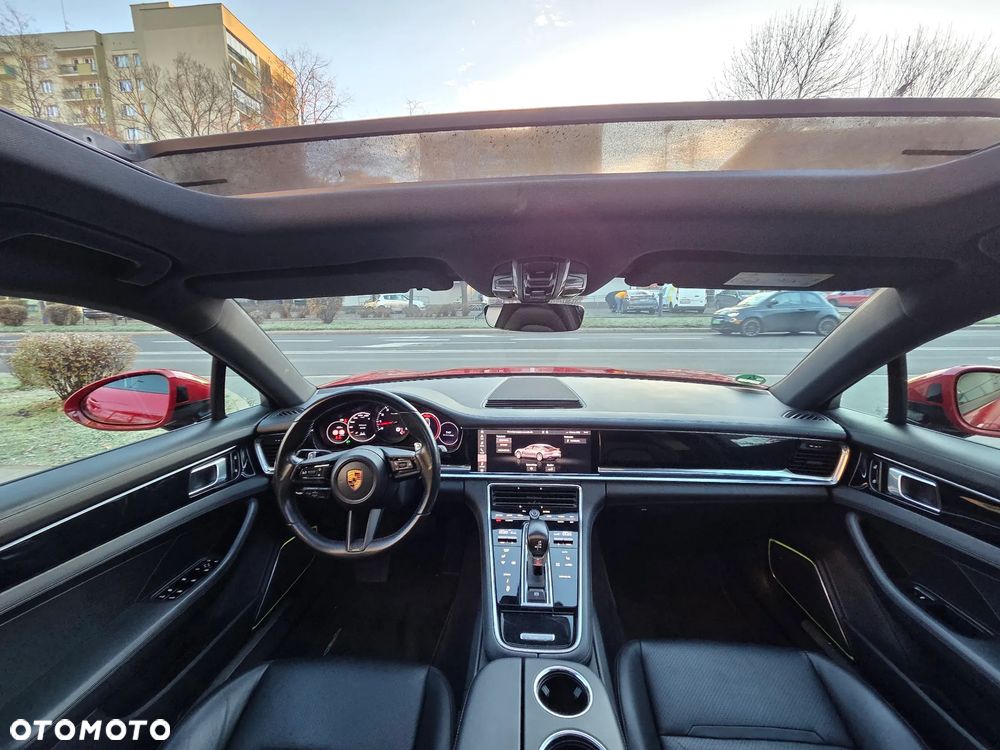 Porsche Panamera 4 - 35