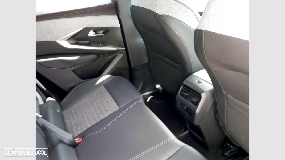 Peugeot 3008 1.2 Hybrid Allure e-DCS6 - 18