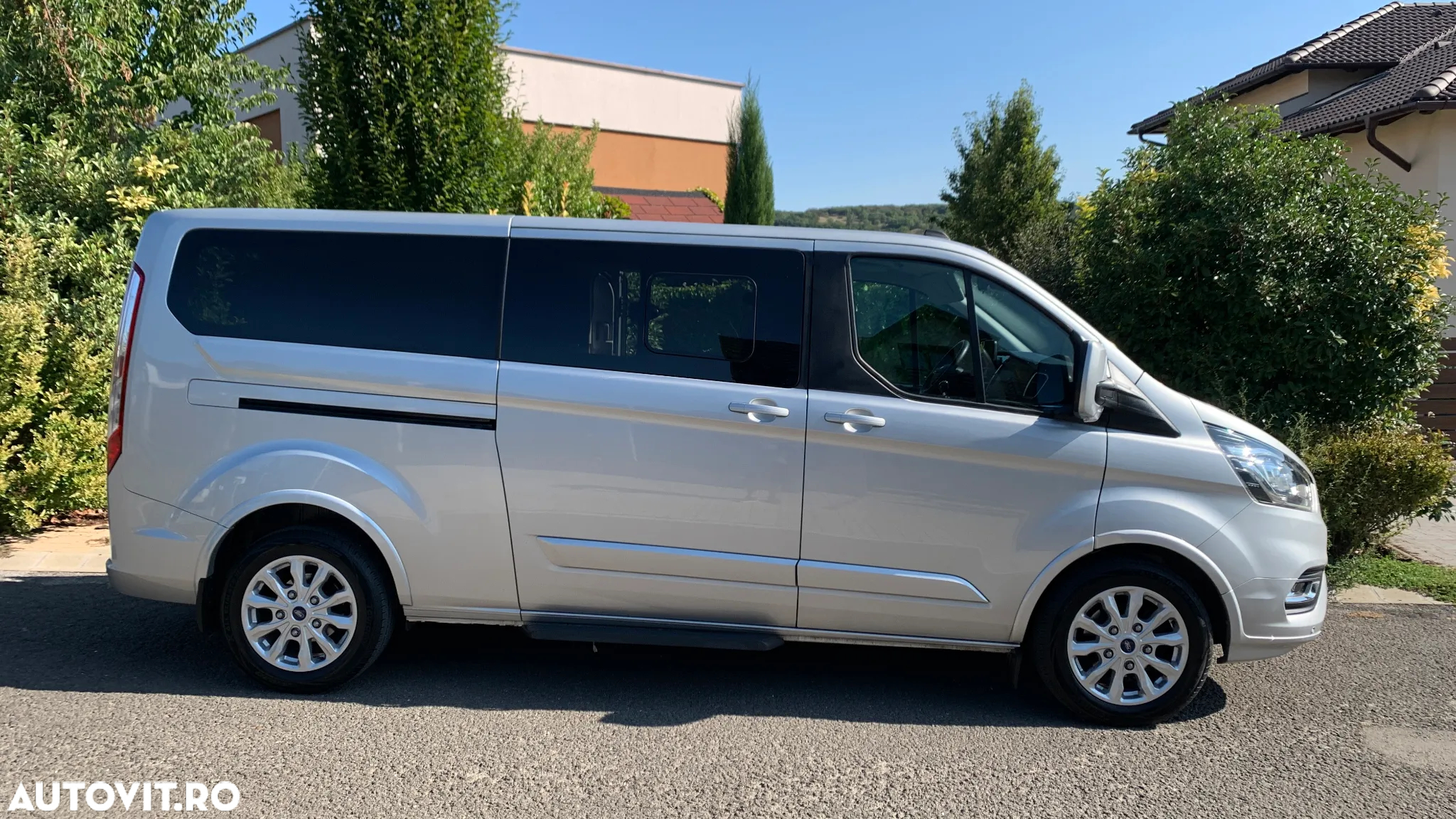 Ford Tourneo Custom Bus 320 2.0 EcoBlue 150 CP L2H1 Titanium X - 4
