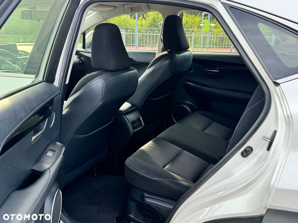 Lexus NX 300h Elite 2WD - 37