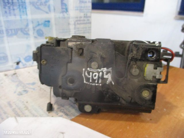 Fecho 3B4839015K SKODA FABIA 1 COMBI 6Y 2001 1.4I  16V 100CV 5P PRETO T ESQ 6 PINOS - 4