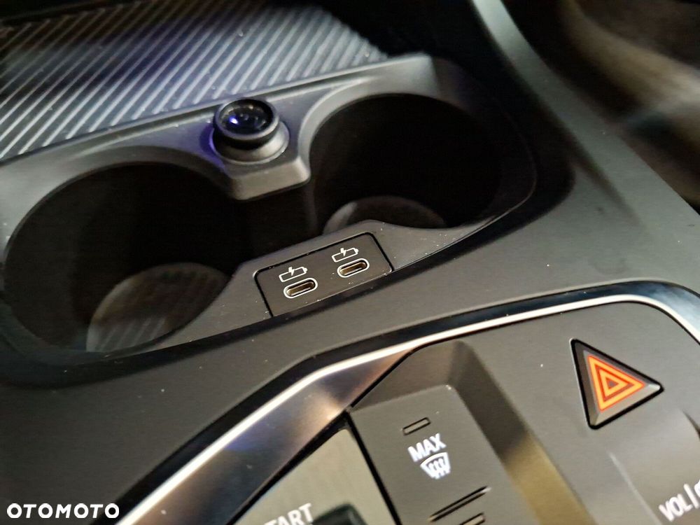 BMW Seria 1 120 mHEV - 28