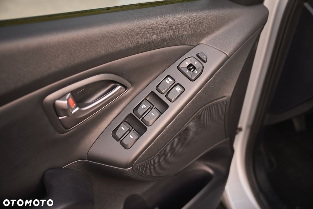 Hyundai ix35 1.7 CRDi 2WD blue Style - 24