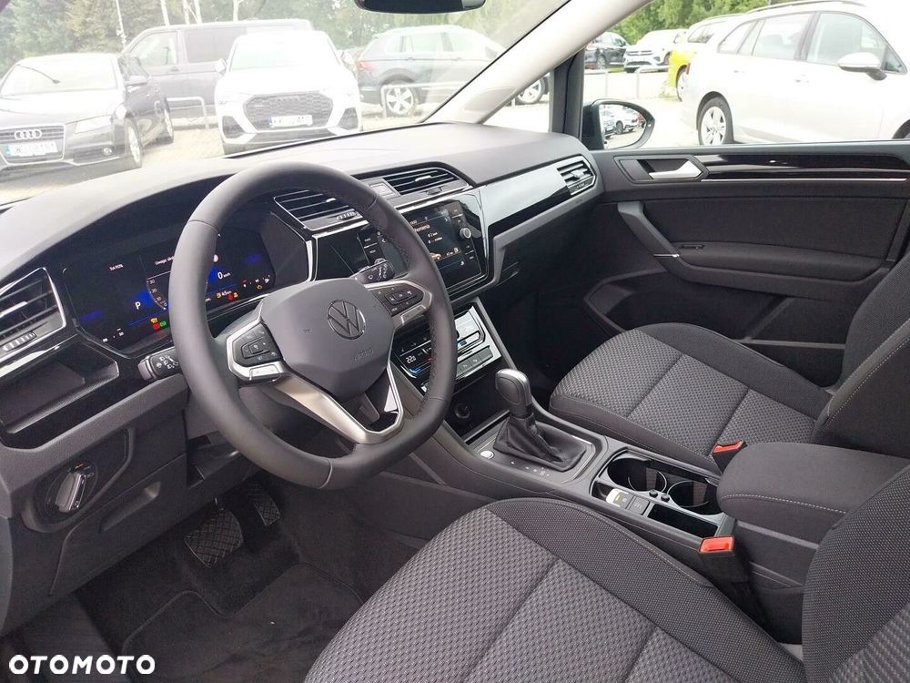 Volkswagen Touran - 11
