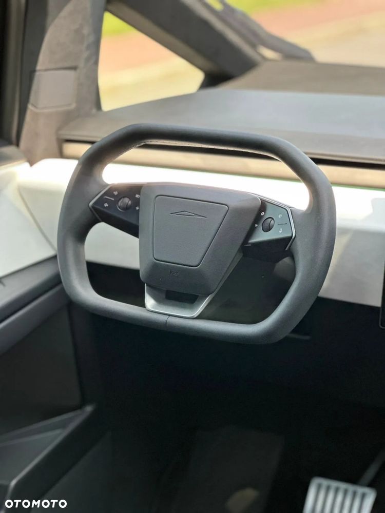 Tesla Cybertruck - 10