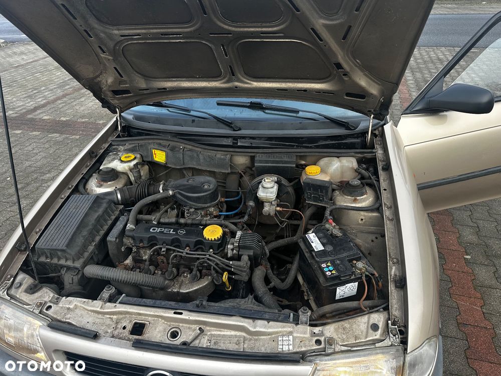 Opel Astra 1.6 Base - 14