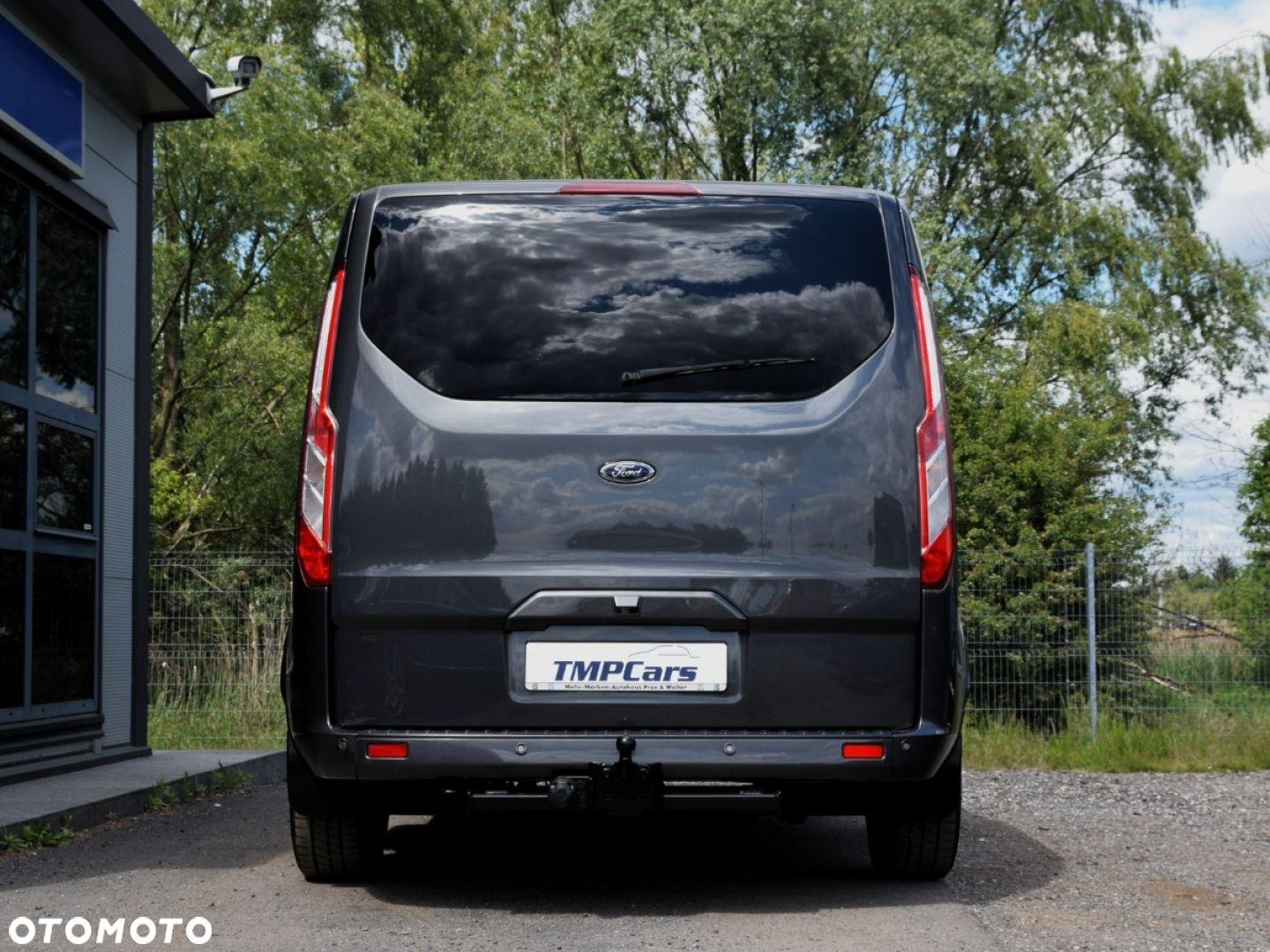 Ford Tourneo Custom - 11