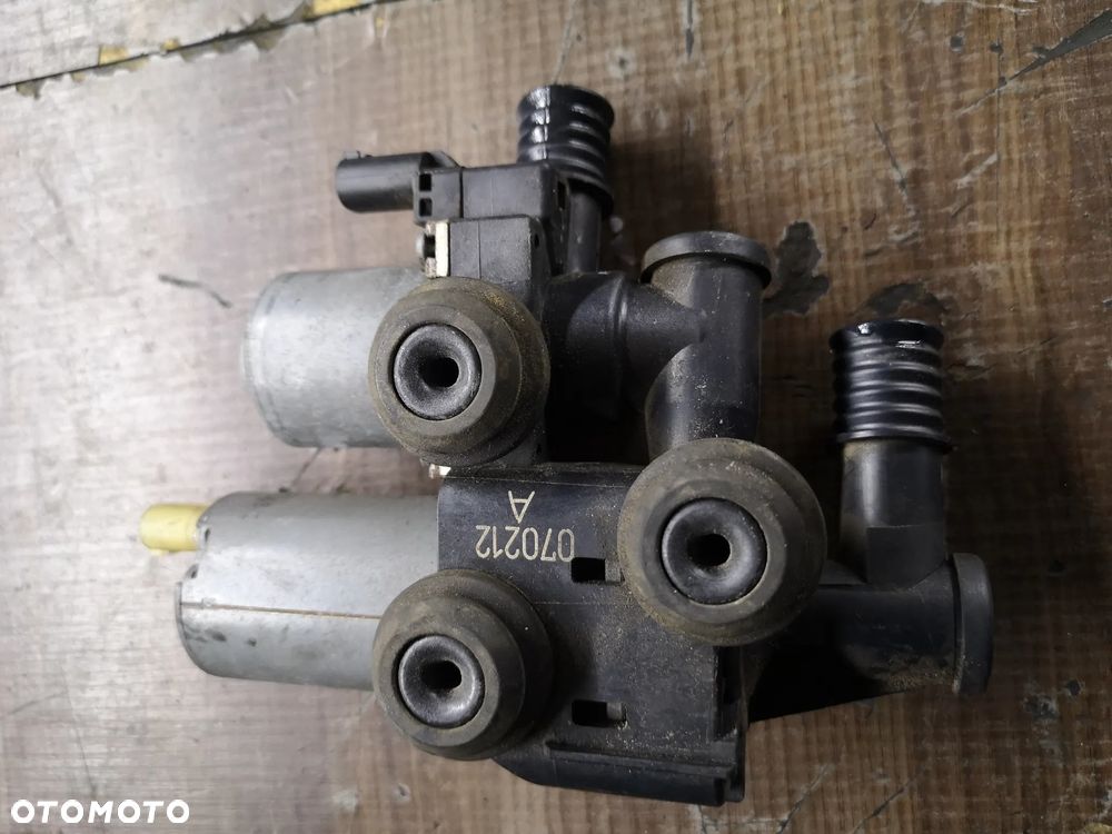 ZAWÓR ELEKTROZAWÓR POMPA WODY BMW E46 E36 X3 E83 2.0d 3.0d 8369807 - 4